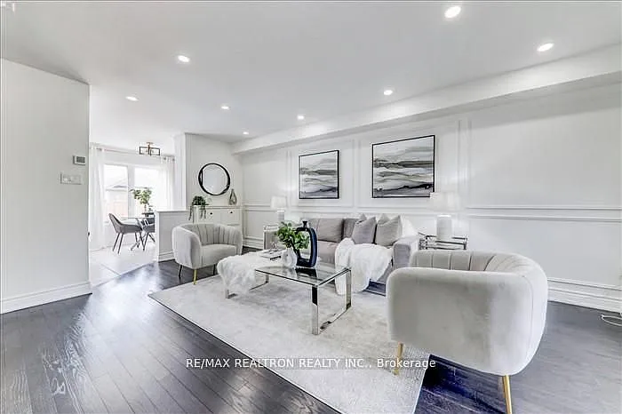 76 Gas Lamp Ln — Photo 3