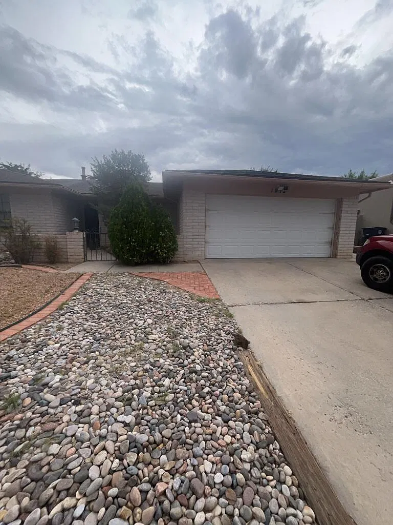 3 bed, 2.0 bath, 1742 sqft, $1,950 — Photo 1