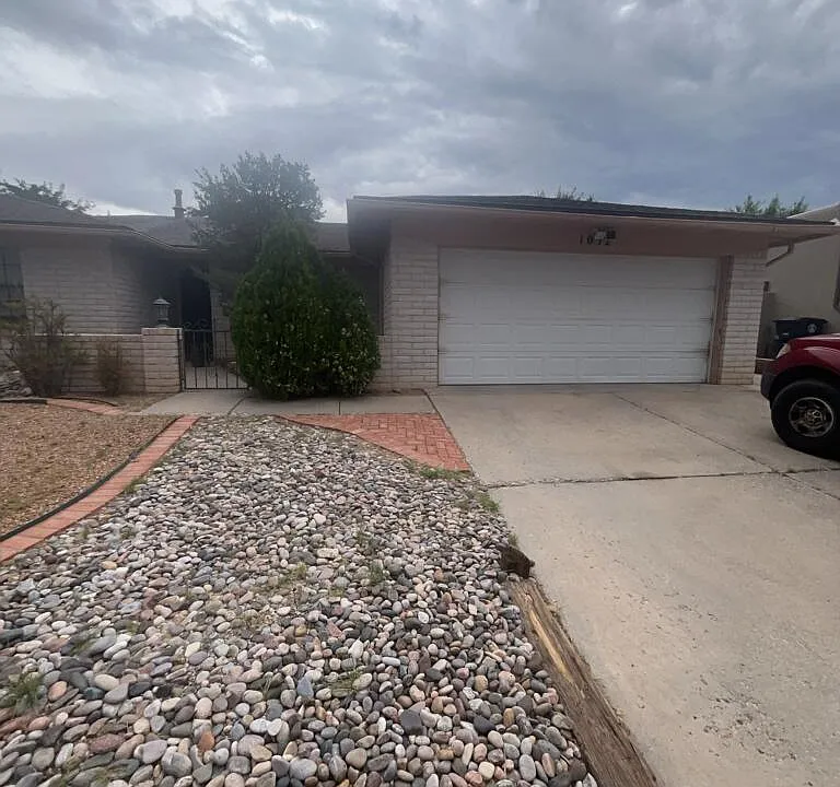 1052 Monte Largo Dr NE