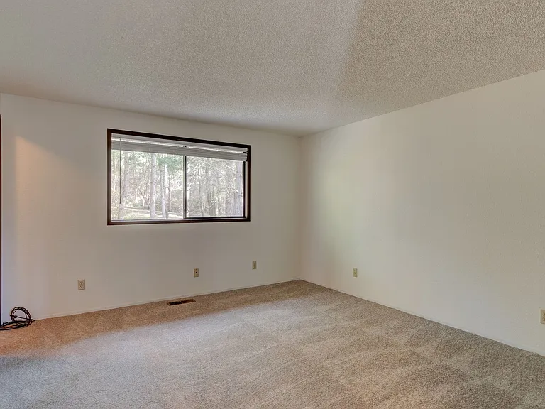 1601 McKinnon Dr — Photo 17
