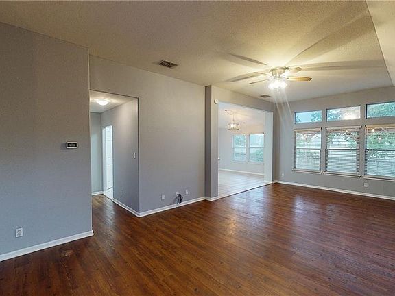 3rd image of 104 Arabian Dr