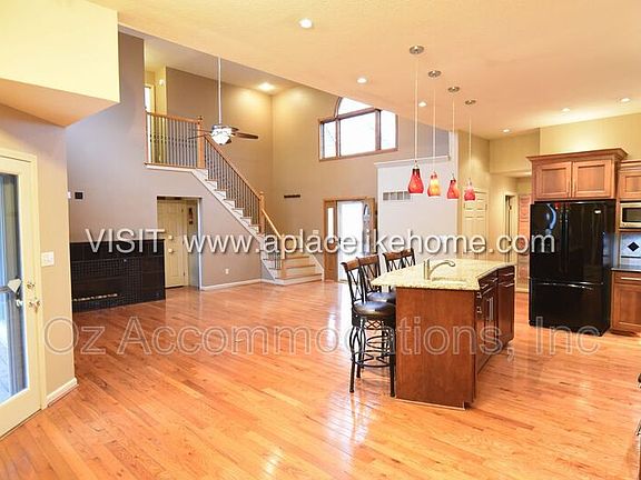 5th image of 1140 SW Huntington Dr