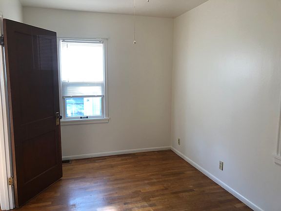 4th image of 231 Lewis Ave #1/2