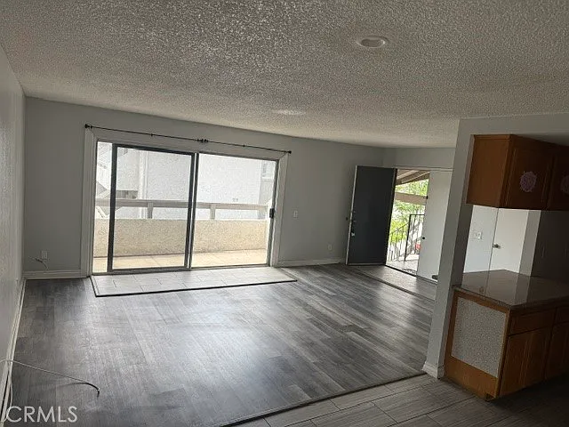 2 bed, 1025 sqft, $2,400 — Photo 1