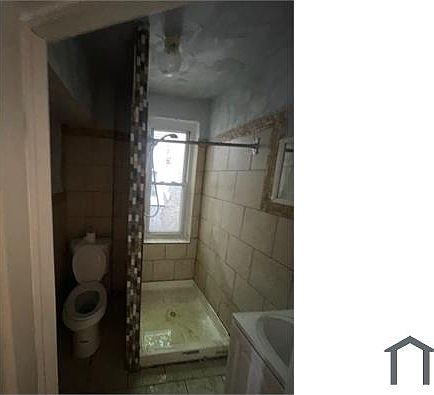 5th image of 817 E Willard St
