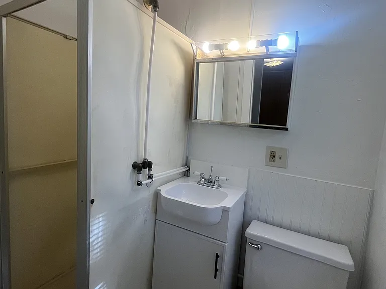 1 bed, 1.0 bath, $675 — Photo 7