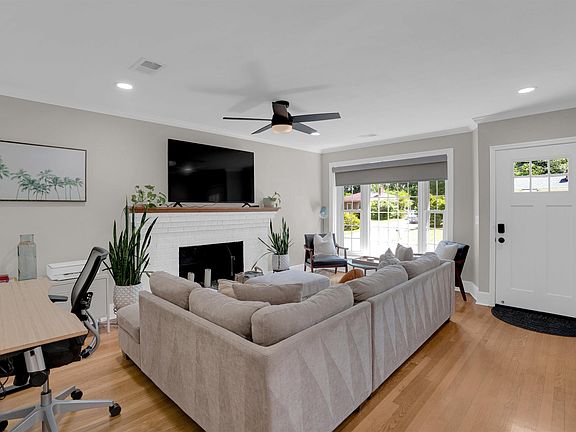 3rd image of 4121 Timberlane Dr