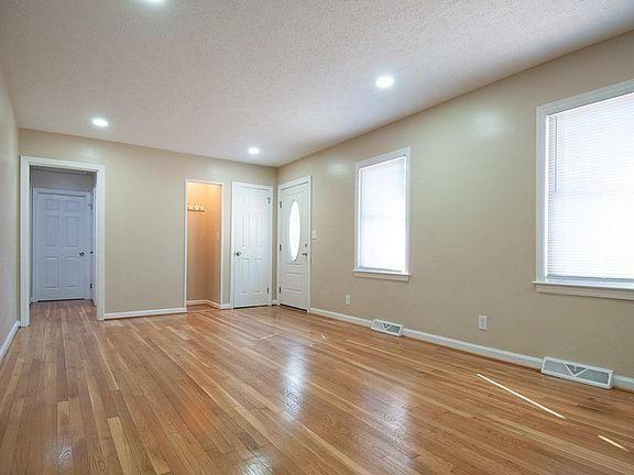 3rd image of 229 Shamrock Dr
