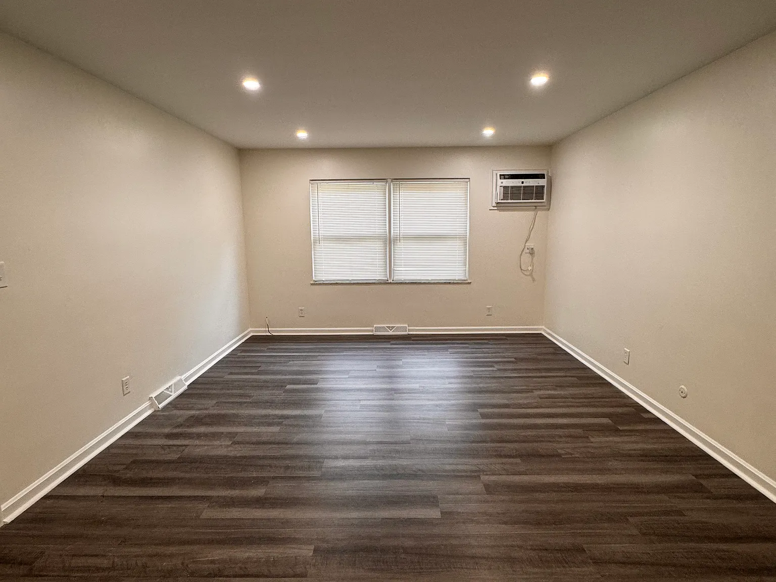 2 bed, 850 sqft, $975 — Photo 4