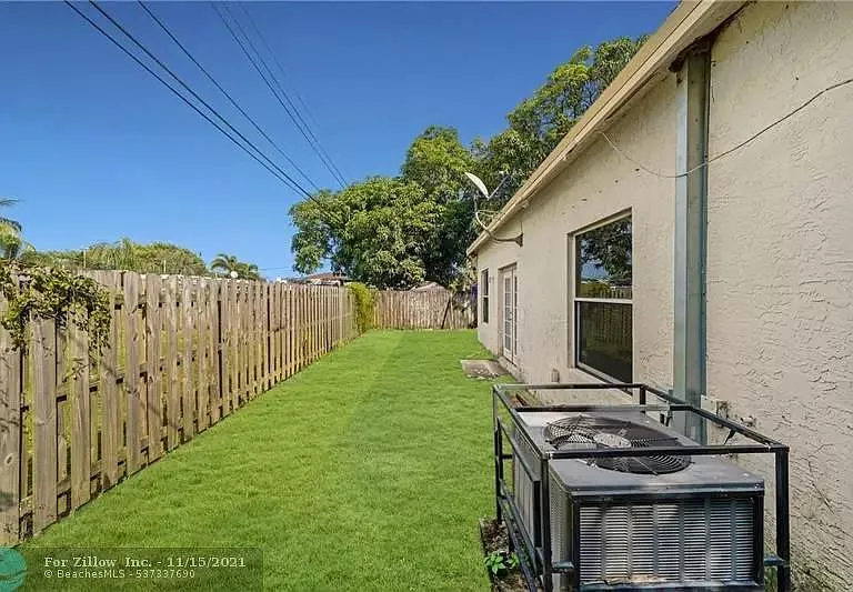 2501 NW 8th St — Photo 3