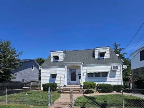 65 Chestnut St, Lodi, NJ 07644