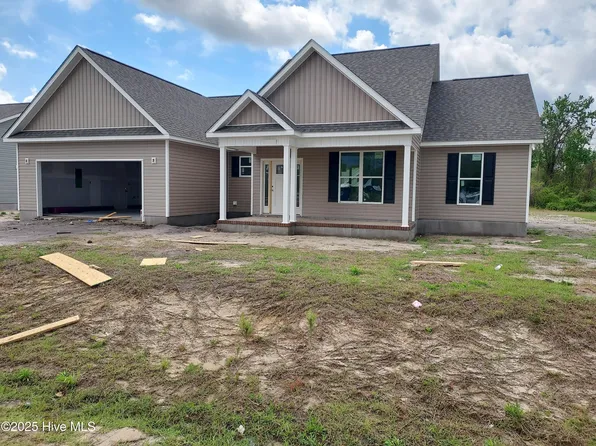 652 Bright Harvest Drive, Maysville, NC 28555