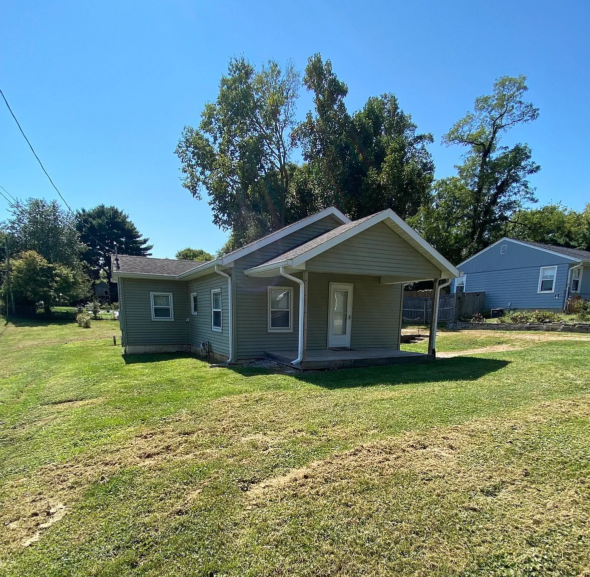 3 bed, 750 sqft, $1,600 — Photo 1
