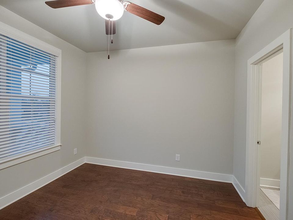 1st image of 723 Cottage Park Dr