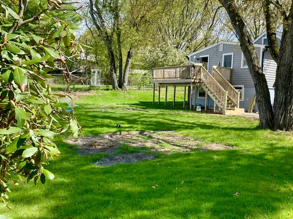 35 Denton St, Lowell, MA 01852