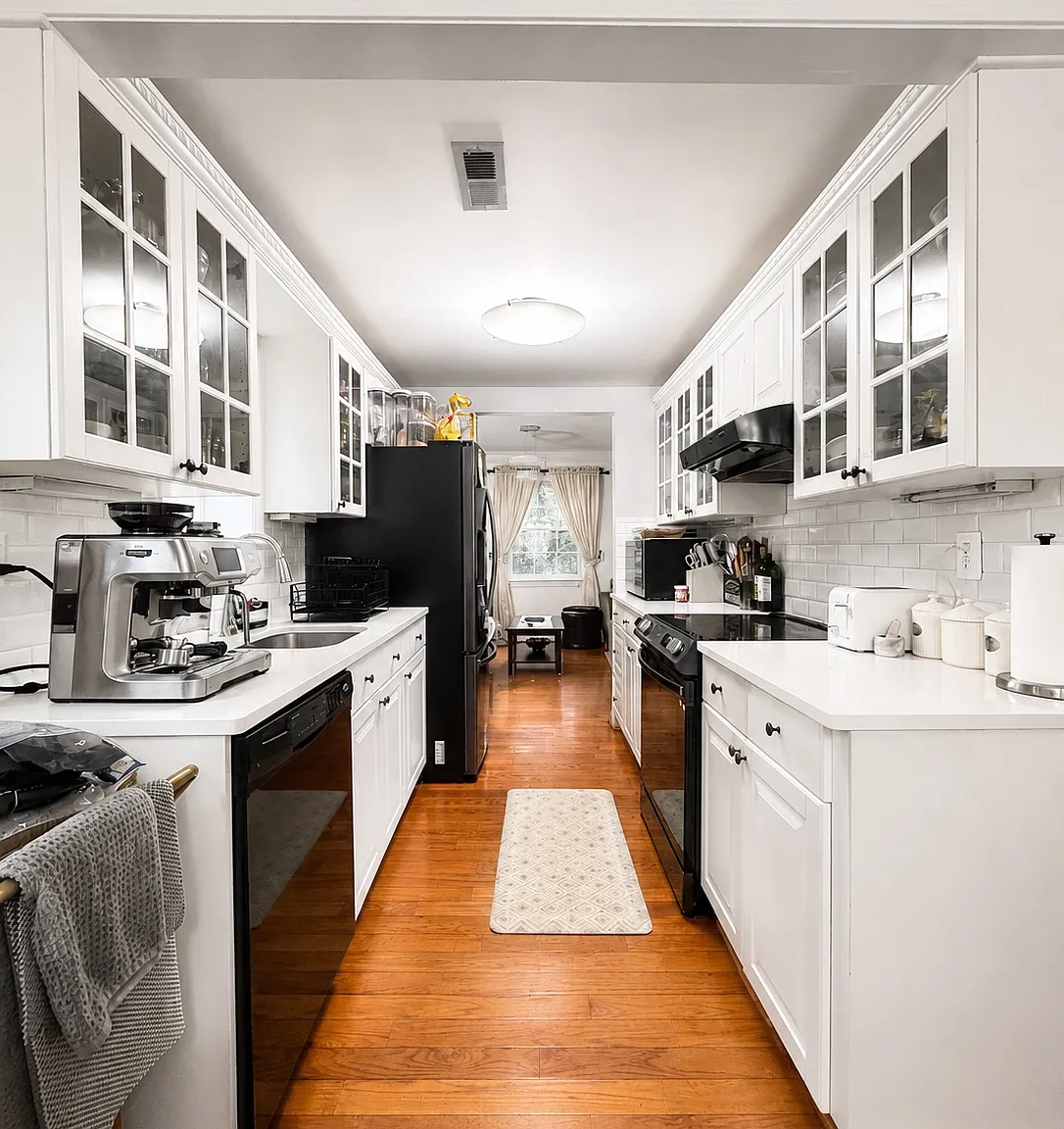 3 bed, 1.5 bath, 1920 sqft, $2,999 — Photo 1