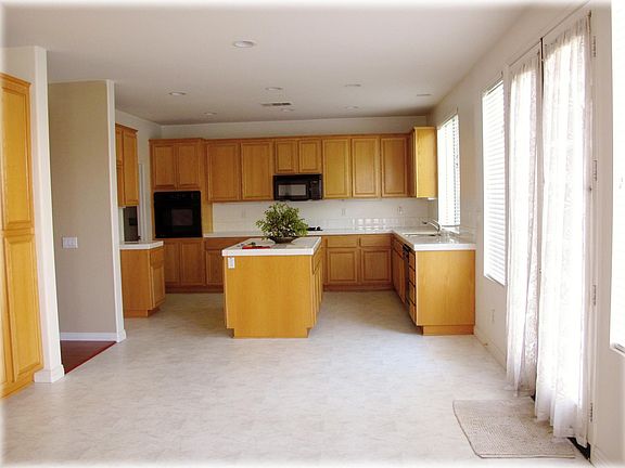 3rd image of 7421 Wild Rose Dr