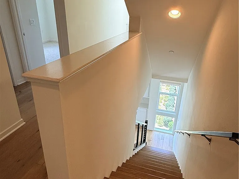 1527 Sullivan Ave — Photo 33
