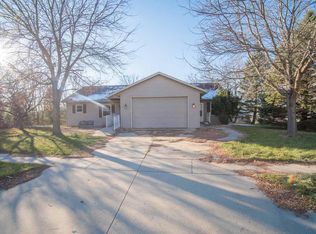 140 Mark Dr, Johnson Creek, WI 53038