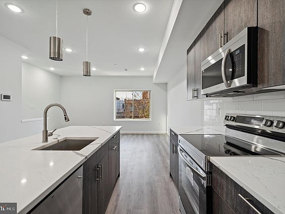 3rd image of 2438 N Mascher St #2