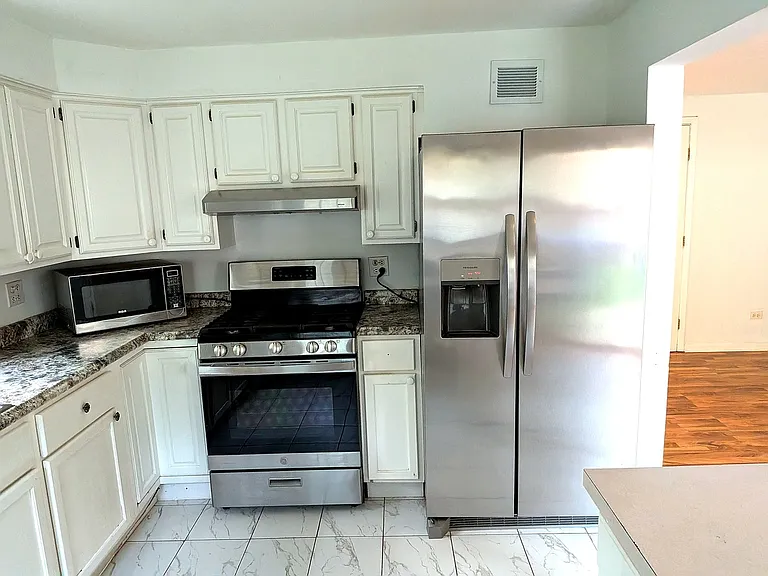 386 Dover Ln #386 — Photo 10