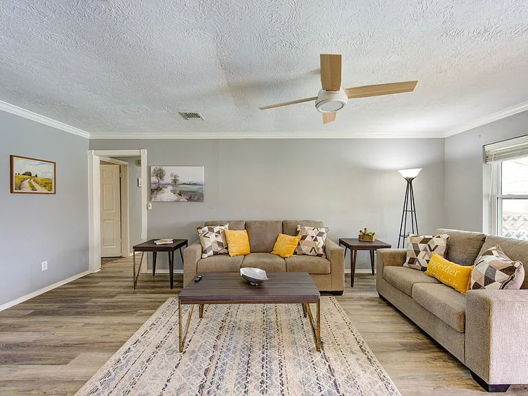 9901 Thrush St — Photo 10