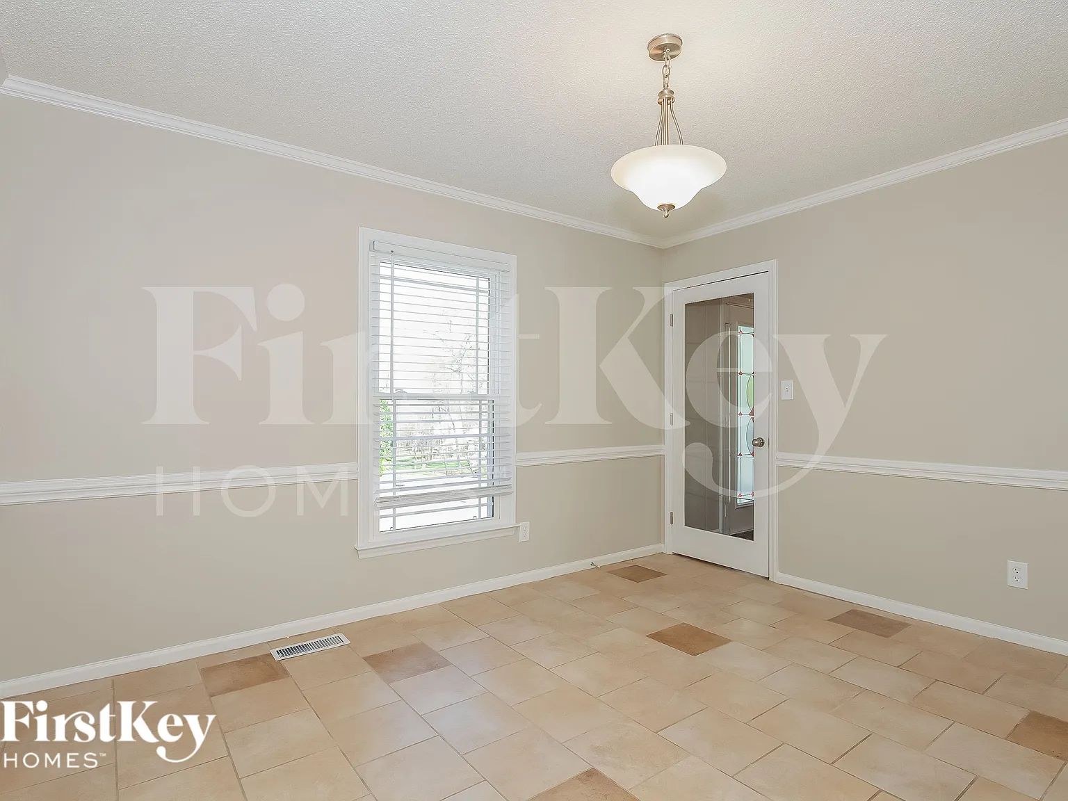 3 bed, 2.5 bath, 1800 sqft, $2,310 — Photo 4