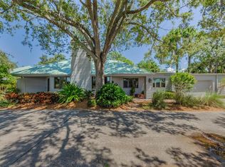 10425 Longwood Dr, Seminole, FL 33777