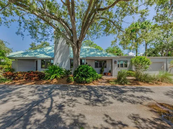 10425 Longwood Dr, Seminole, FL 33777