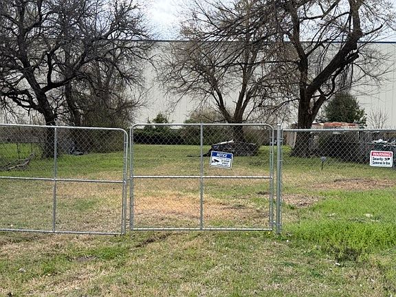 3rd image of 2736 Cedardale Rd