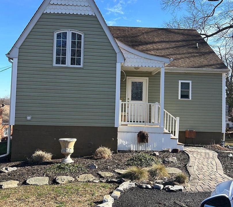 1st image of 1573 Curtis Ave