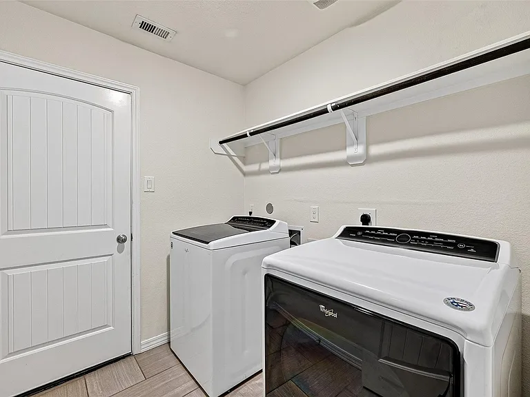 4631 Stolz Trl — Photo 24