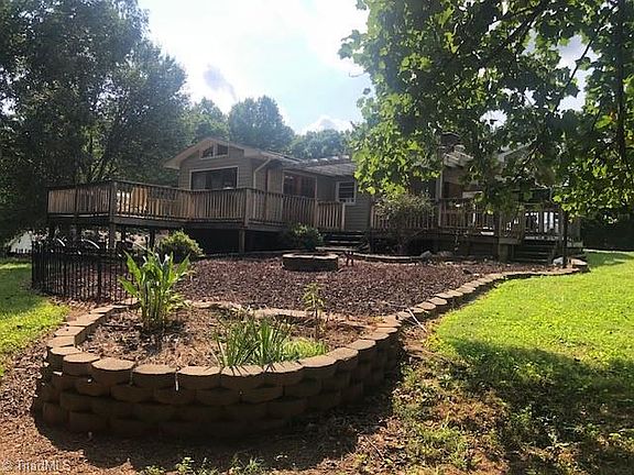 5th image of 221 Lynnbrook Dr