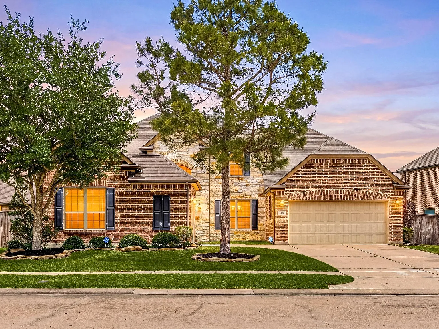 5 bed, 4.0 bath, 3681 sqft, $3,800 — Photo 2