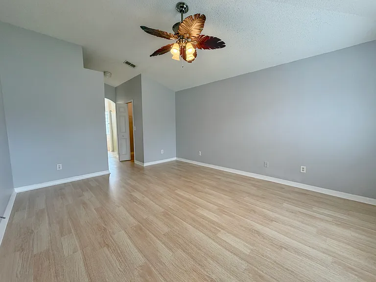 32 Forest Grove Dr — Photo 19