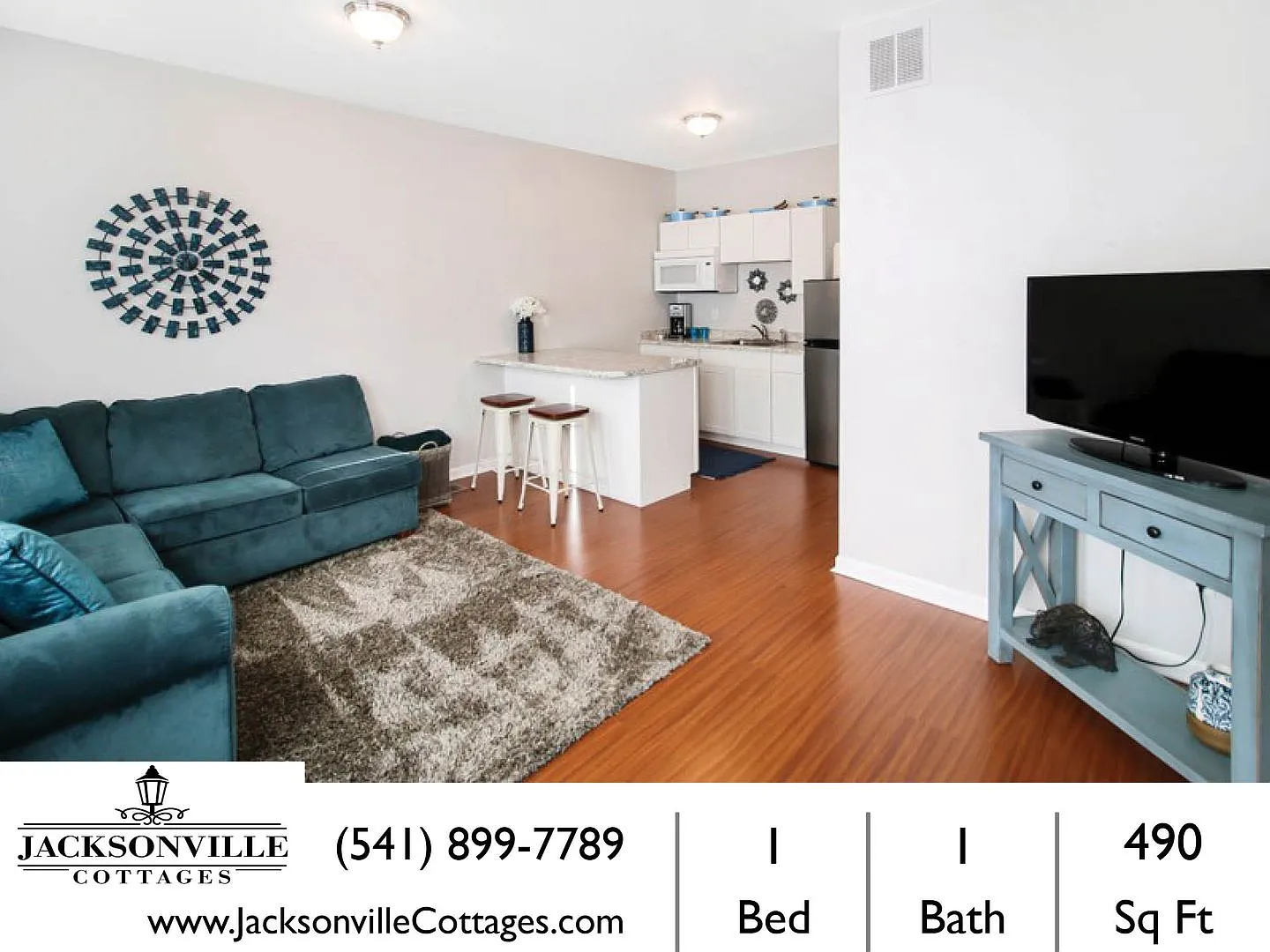 Zen Cottage: Spacious downtown suite complete with kitchenette, washer/dryer $300 Utility Fee — Photo 4