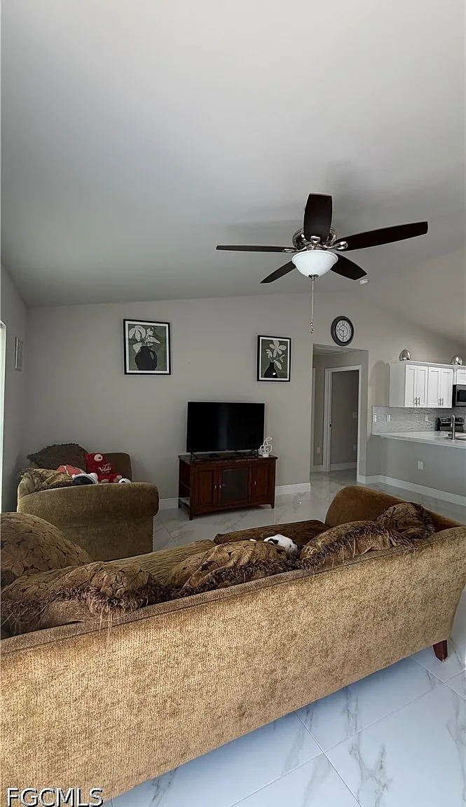 3 bed, 2.0 bath, 1258 sqft, $1,800 — Photo 4