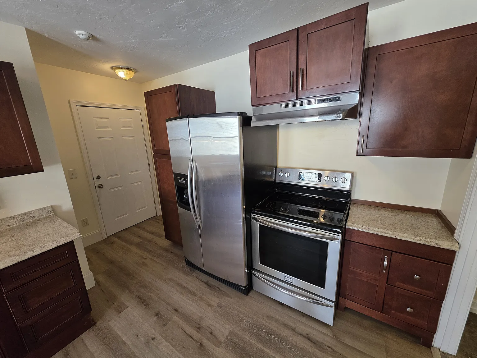  156 W School St 2ndFlr 3B/1.5B Spacious! 2-Floors FreshPaint NOPets — Photo 3