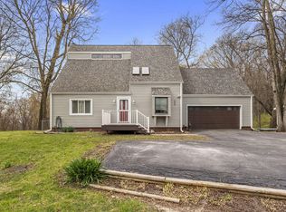 2253 Ridgeview Dr, Muscatine, IA 52761