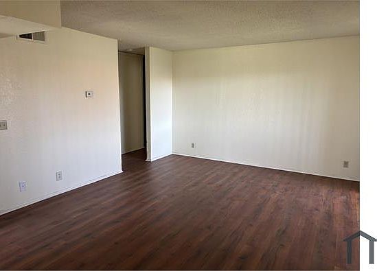 3rd image of 2554 Olive Dr APT 35
