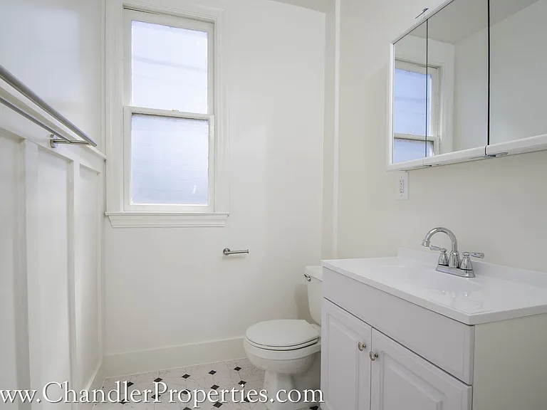 2351 Jackson St — Photo 7