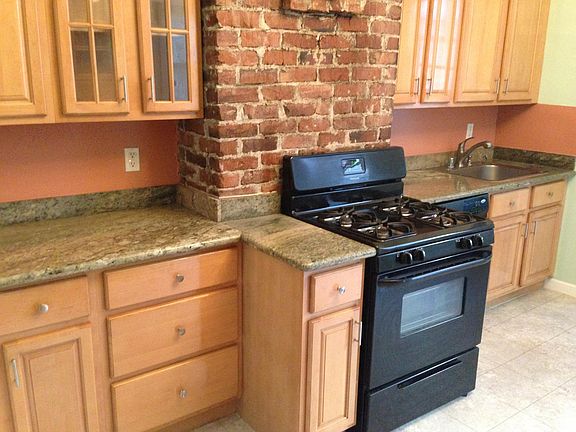 5th image of 1144 Oak St