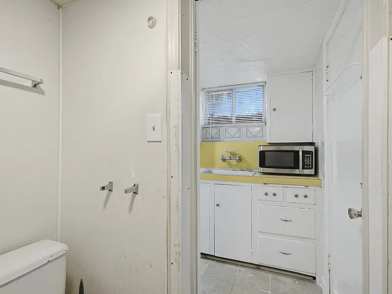 76 W Apricot Ave #2 — Photo 23