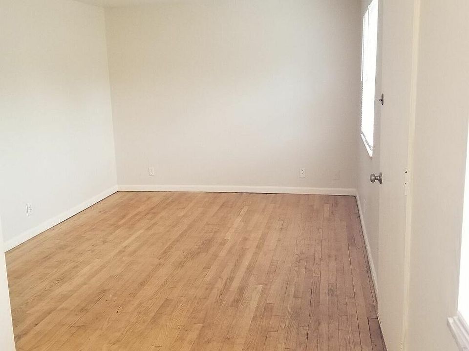 Living room looking in from kitchen.