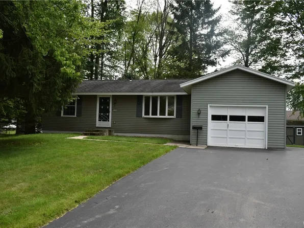 110 Teakwood Ln, Minoa, NY 13116