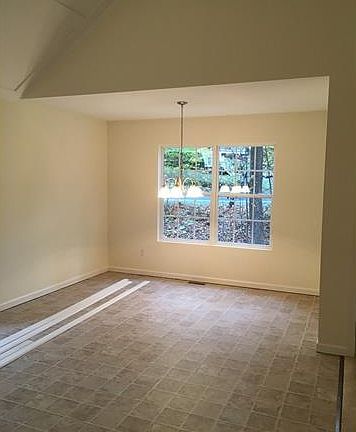 5th image of 716 Jefferson Dr
