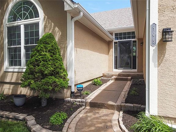 5th image of 905 SW Lauren Ct