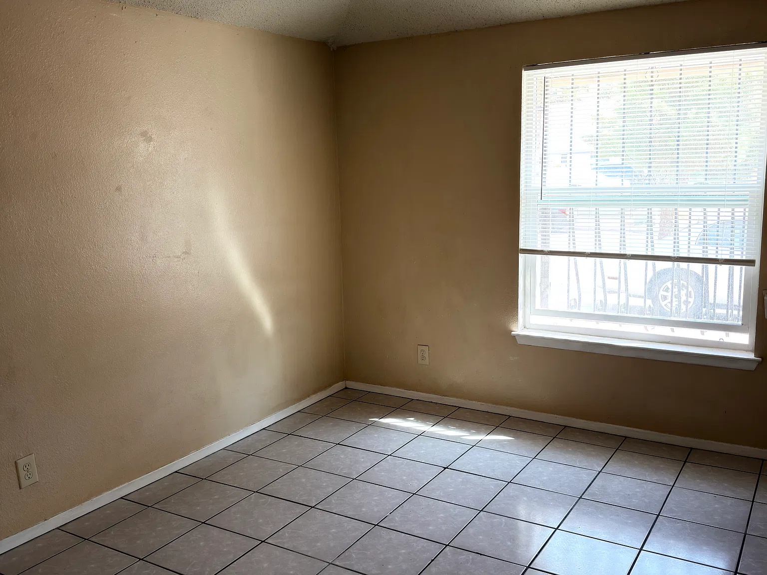 2 bed, 800 sqft, $980 — Photo 2