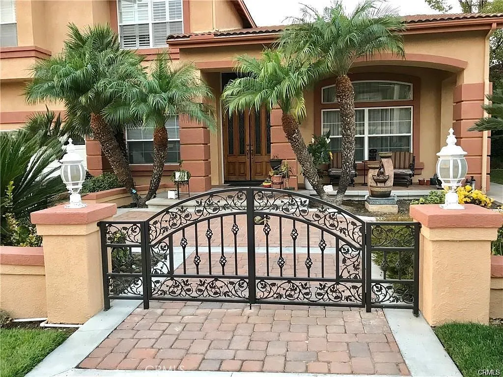 1 bed, 1.5 bath, 1350 sqft, $2,175 — Photo 3