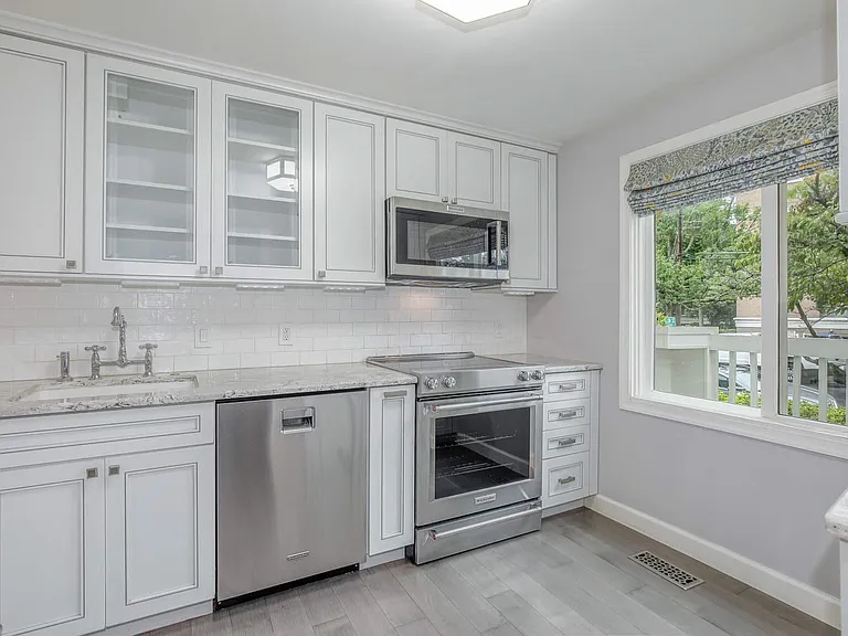 935 S Taylor St — Photo 5